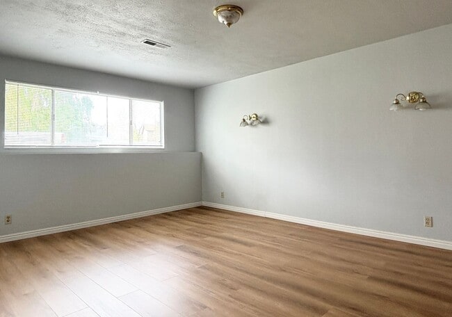 Building Photo - Cozy Home with New Paint & Flooring!