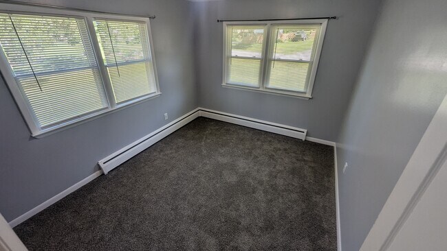 Building Photo - 2221 Millwood Dr