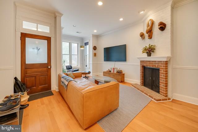 Building Photo - 726 3rd St NE