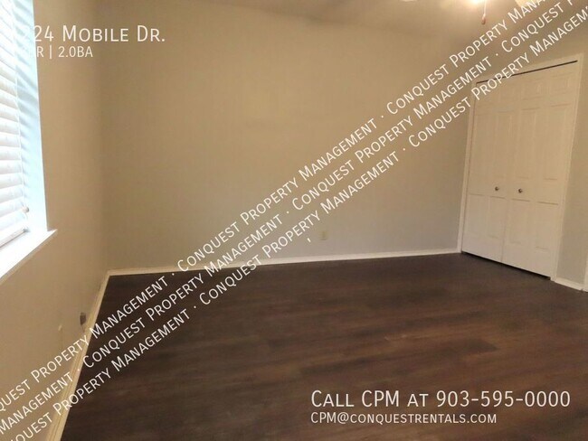 Building Photo - 224 Mobile Dr