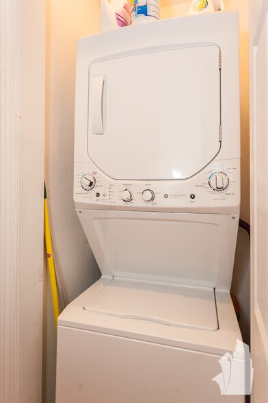 Building Photo - 3750 N Wilton Ave