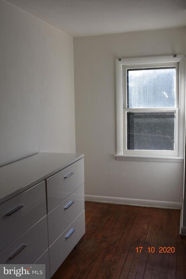 Building Photo - 622 Coates St