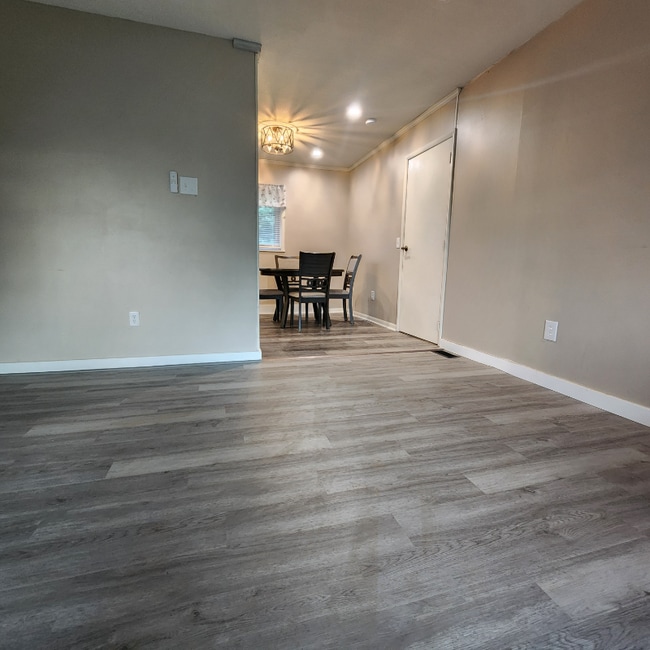 Building Photo - 203 Fleming Dr