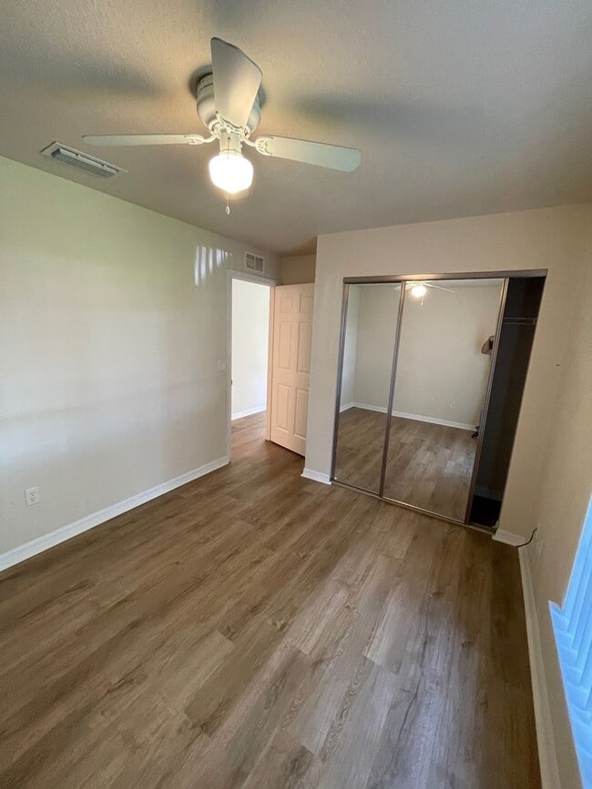 Building Photo - Spacious 2 Bedroom/2 Bathroom