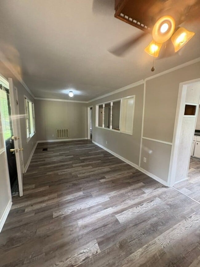 Building Photo - Renovated 3 Bedroom 1.5 Bath Home for Rent!