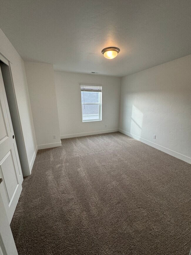 Building Photo - 6893 N Isaiah Ave