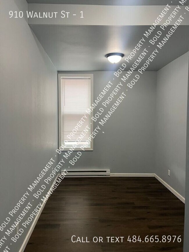 Building Photo - 910 Walnut St