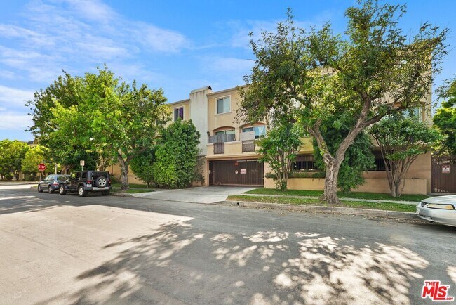 Building Photo - 5303 Satsuma Ave