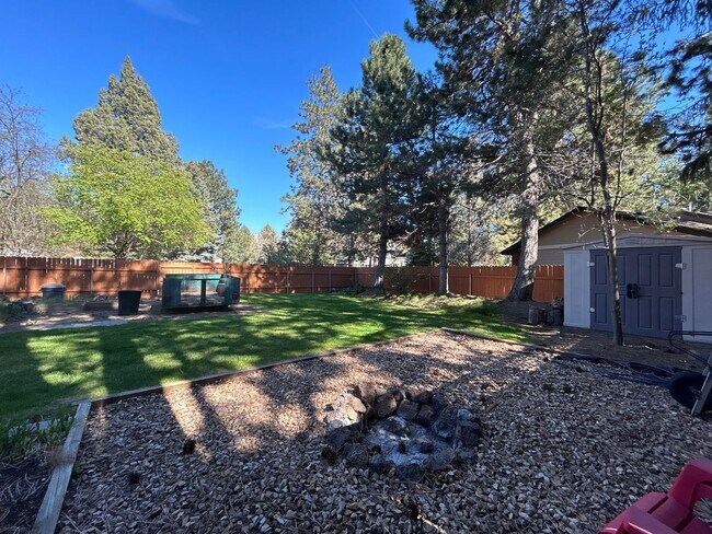 Building Photo - Country Living In The City - 3 Bedroom / 2 Bathroom Home on a Large Corner Lot