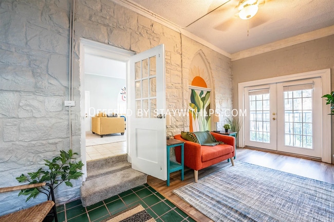 Building Photo - 2035 Central Ave