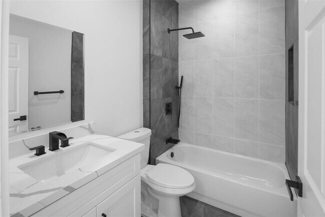 Building Photo - 5824 NW 120th Ave