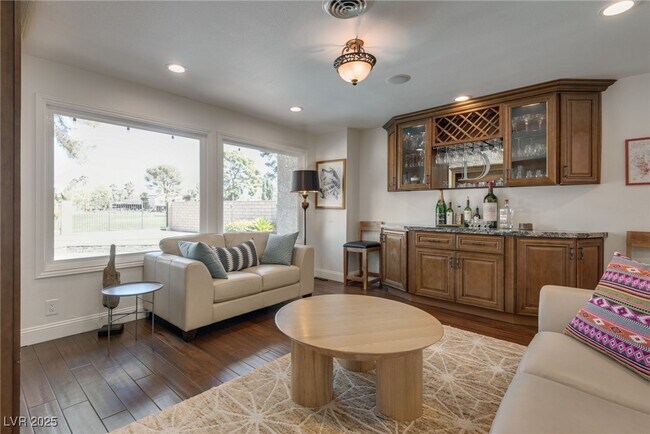 Building Photo - 840 Pinehurst Dr