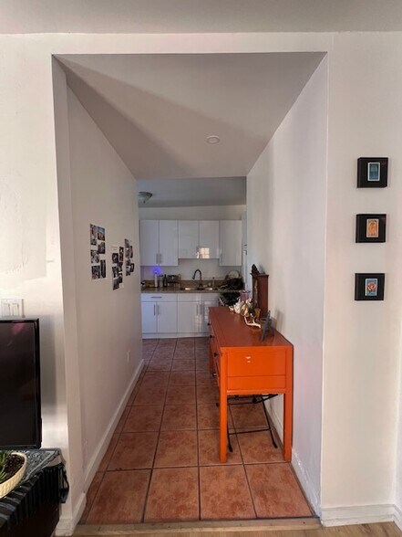 Building Photo - 3266 Descanso Dr