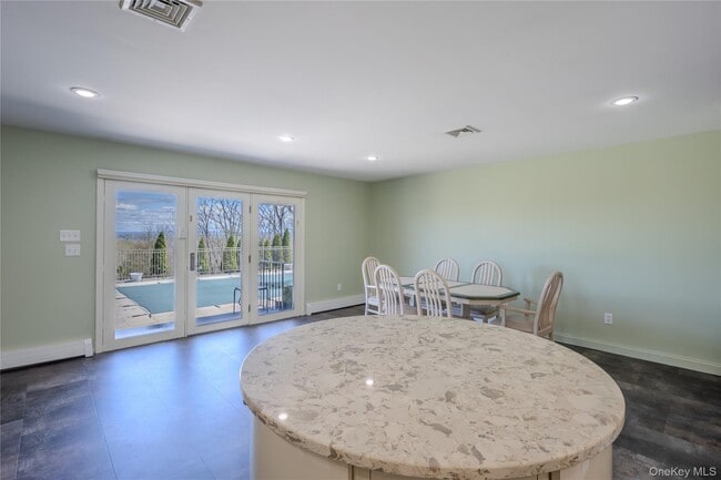 Building Photo - 19-21-21 Lamela Dr