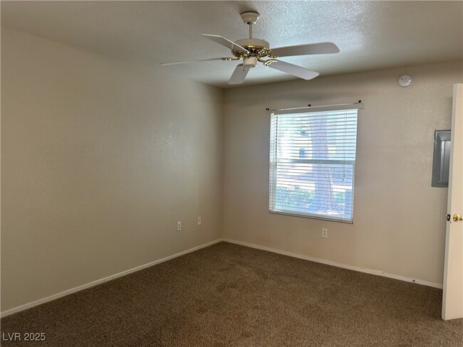 Building Photo - 555 E Silverado Ranch Blvd