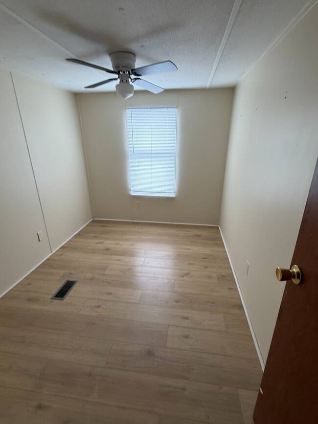 Building Photo - 149 2nd St