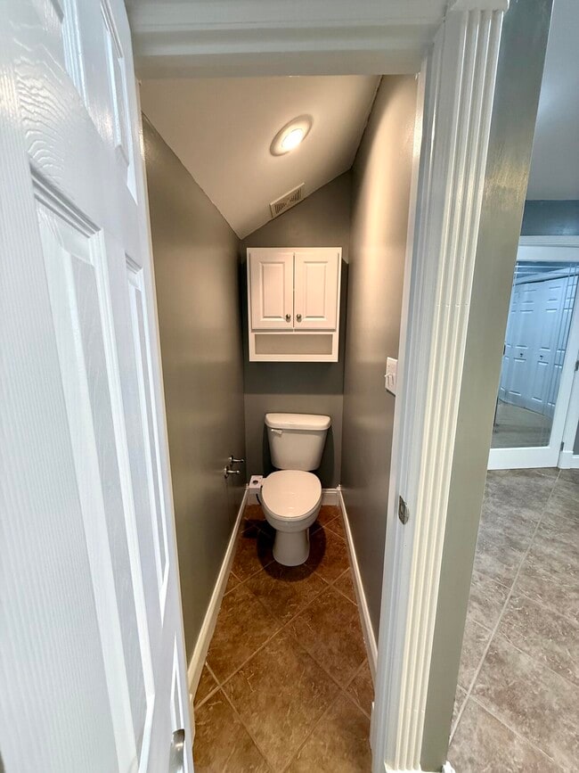 Building Photo - 98 Melrose Dr