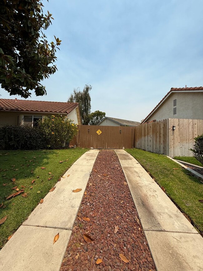 Building Photo - Orcutt Single Story Home with RV Access