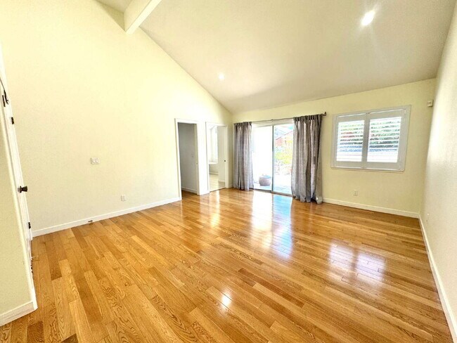 Building Photo - Bright 4 Bedroom San Jose Home With Tall Ceilings