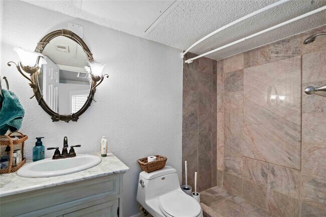Building Photo - 1311 Antoine Dr