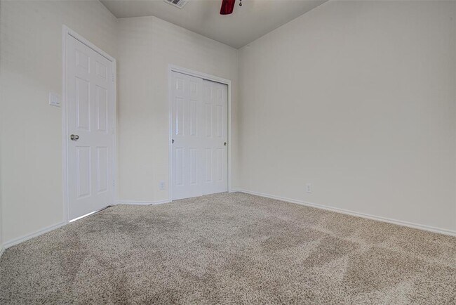 Building Photo - 1610 Greenside Dr