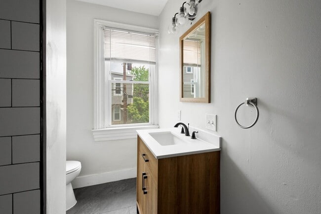 Building Photo - 346 39th St