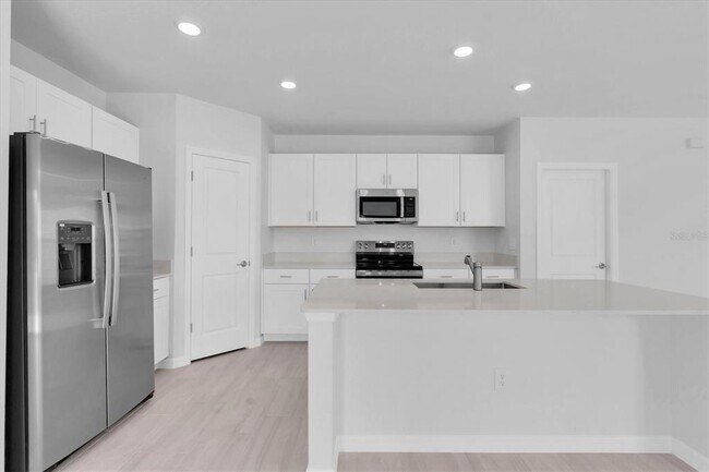 Building Photo - 17594 Pleasantview Blvd