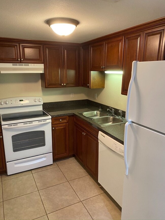 Building Photo - 2440 Ramblewood Ct