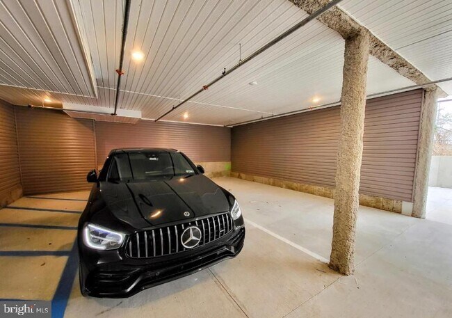 Building Photo - 22 E Rittenhouse St