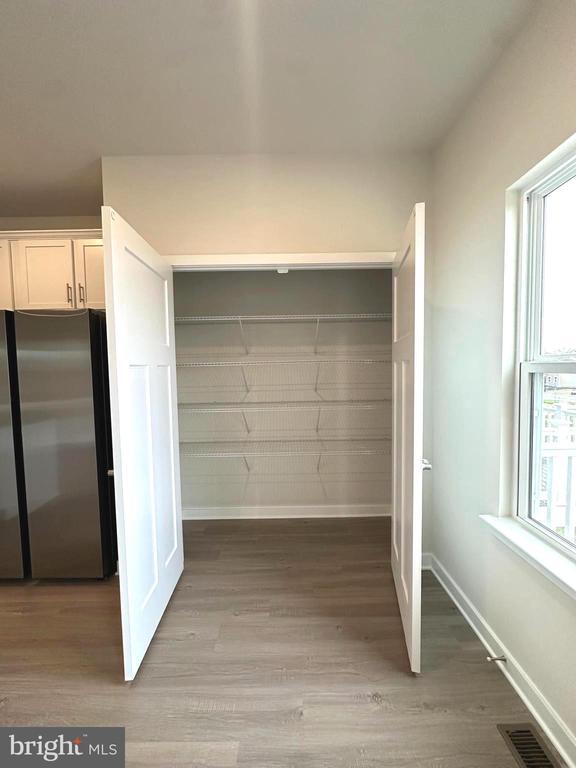 Building Photo - 369 Huntwell W Ave