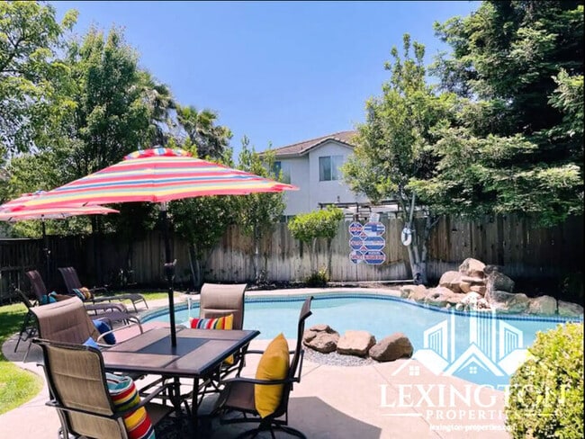 Building Photo - Stunning, 5BD/3BA Home, in West Sacramento with a Pool and BBQ!