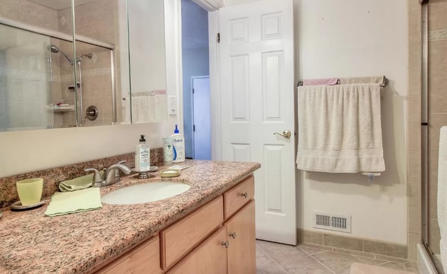 Building Photo - 6487 Hidden Creek Dr