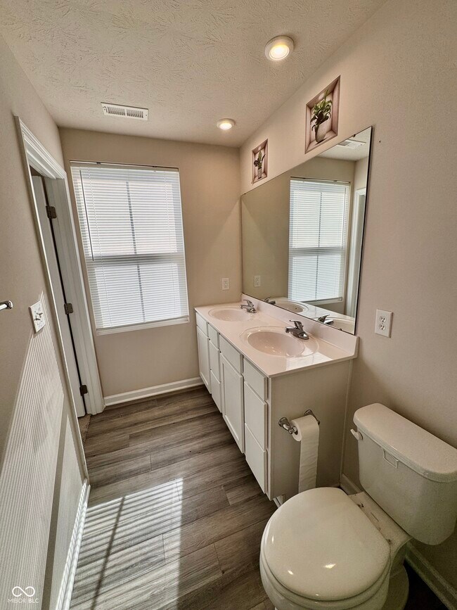 Building Photo - 830 McArthur Dr