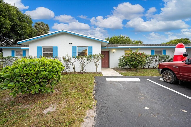 Building Photo - 2683 Lake Haven Rd