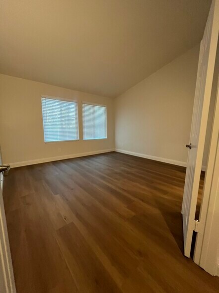 Spacious master bedroom - 16274 Avenida Venusto