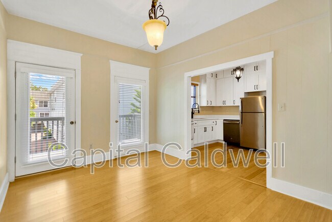 Building Photo - 911 S Rome Ave