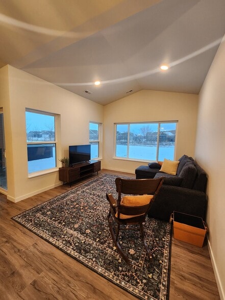 Building Photo - 812 7th St SW