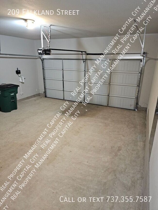 Building Photo - 209 Falkland St
