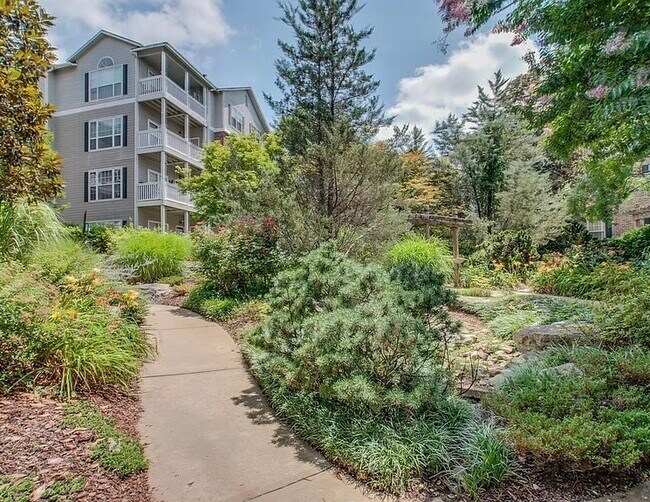 2025 Woodmont Blvd 2025 Woodmont Blvd Nashville TN 37215 Apartment
