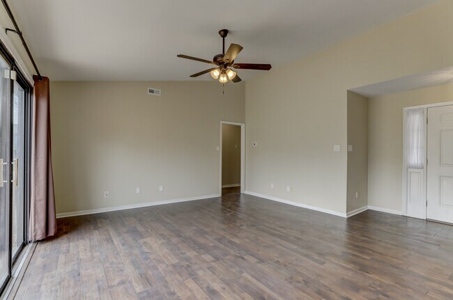 Family Room - 5321 Reedham Ct
