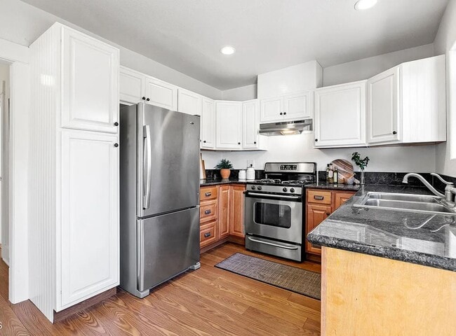 Primary Photo - 923 N Soldano Ave