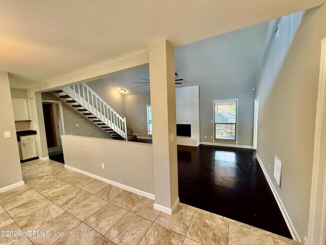 Building Photo - 902 Lakeridge Dr