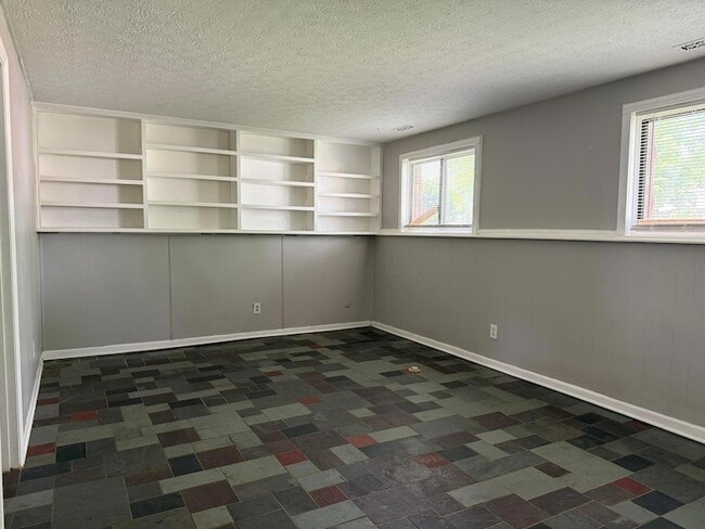 Building Photo - 2348 Warfield Dr