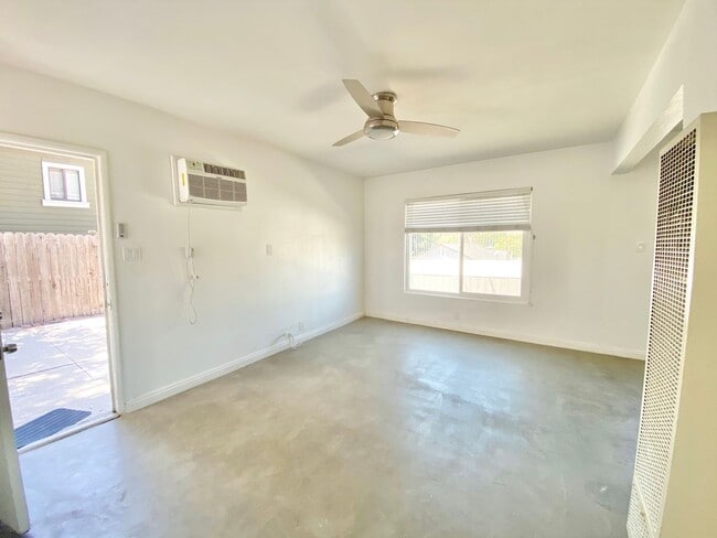 Building Photo - 2727 Phelps Ave