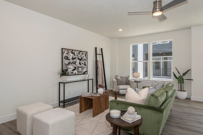 Building Photo - 478 E Violets Cv Ln