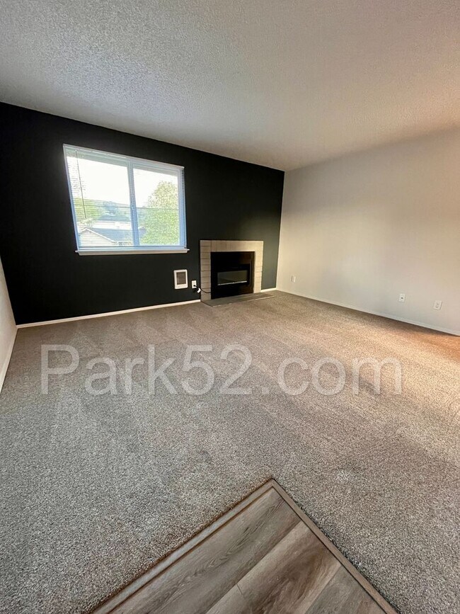 Building Photo - Remodeled 2 Bedroom 1 Bathroom Upper Level Apartment