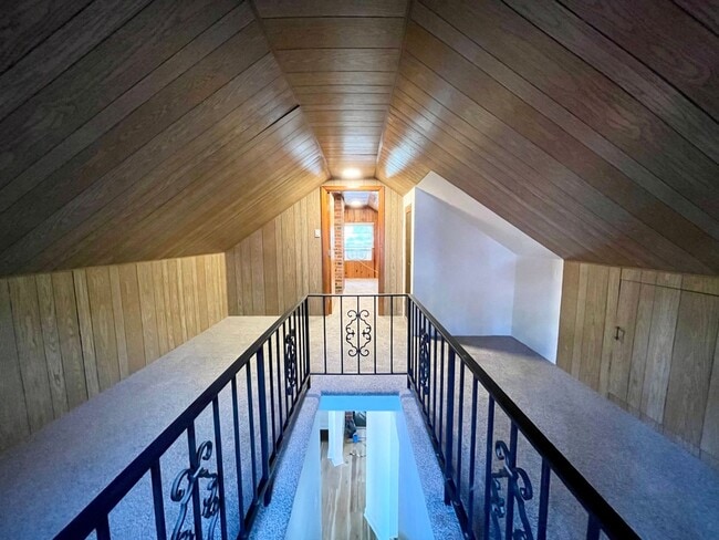 Building Photo - 2+ Bed / 1 Bath Charming House (with basement) in Sellwood