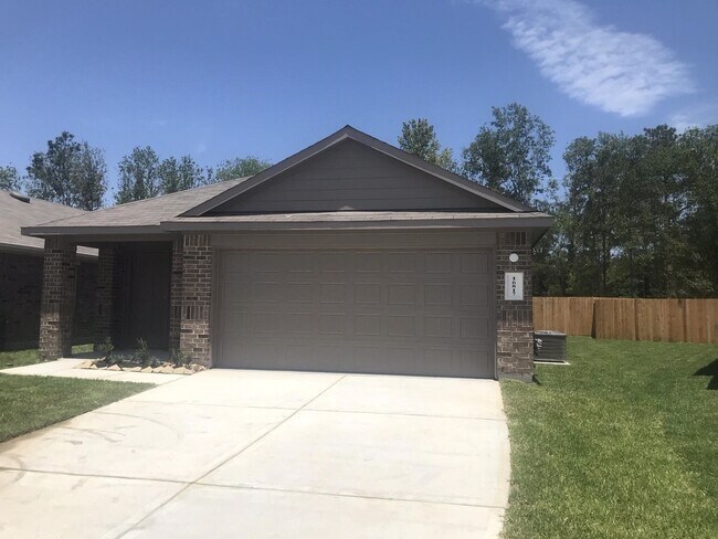 Building Photo - 16817 Lonely Pines Dr