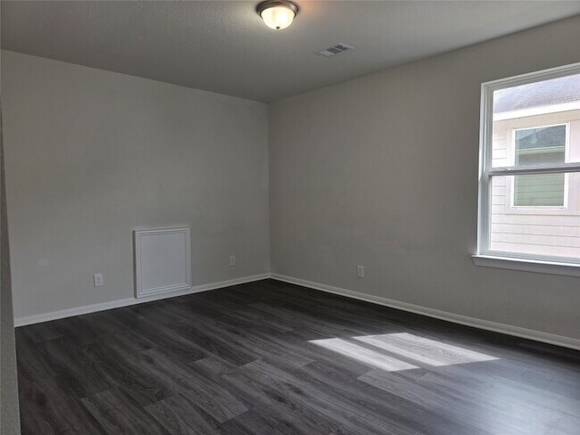 Building Photo - 3414 Riverside Glen Ln