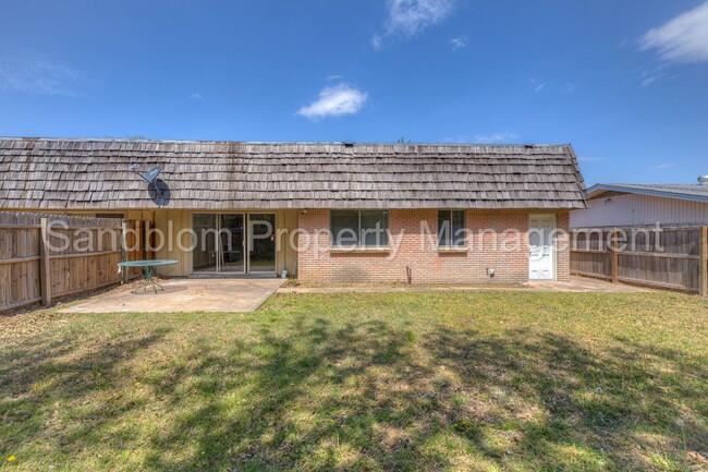 Building Photo - For Lease | South Tulsa Duplex | $1400 Rent
